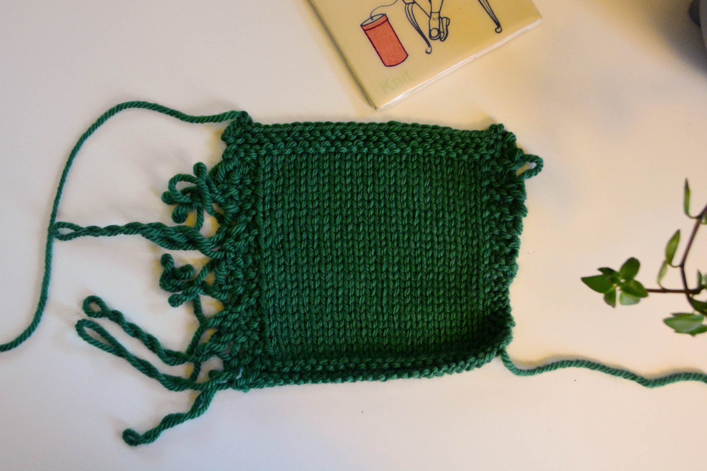 A swatch knitted in the round using the "knit your floats" method